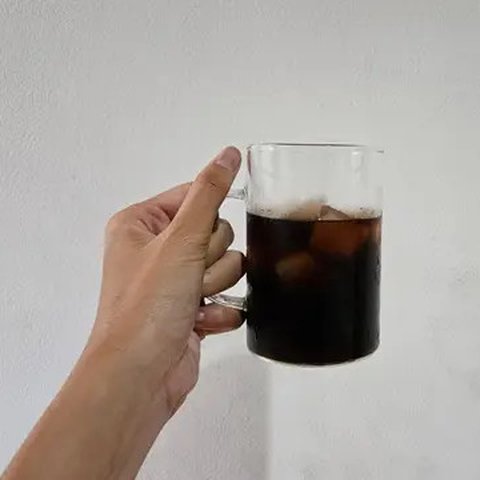 Minum kopi sebanyak dua hingga tiga cangkir sehari terbukti aman untuk kesehatan bahkan dapat mencegah dari penyakit jantung (Foto: Aditya Eka Prawira/Liputan6.com)