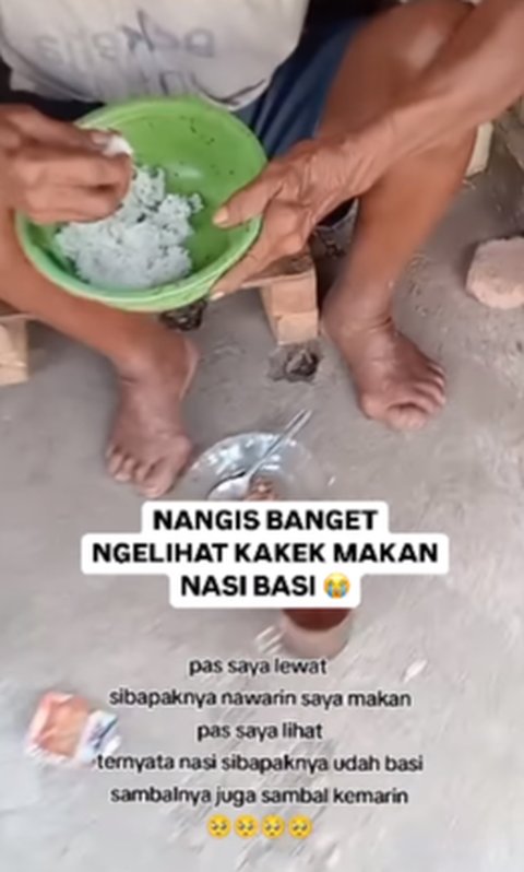 Momen Mengiris Hati Kakek Usia 105 Tahun Makan Nasi Basi