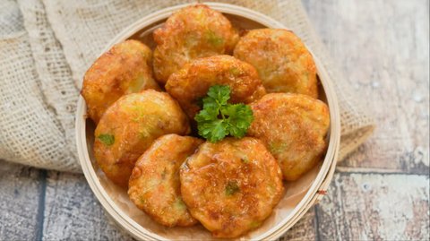 Mencari Jejak Perkedel: Kentang, Telur, dan Frikandel Belanda yang Ternyata Saling Terhubung!