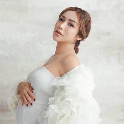 Siap Lahirkan Anak Ketiga, Jessica Iskandar Unggah Video Cover Lagu di Instagram