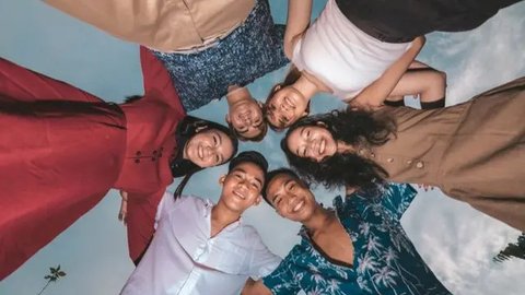 Ilustrasi Kehidupan Sosial. (foto: Pinterest).