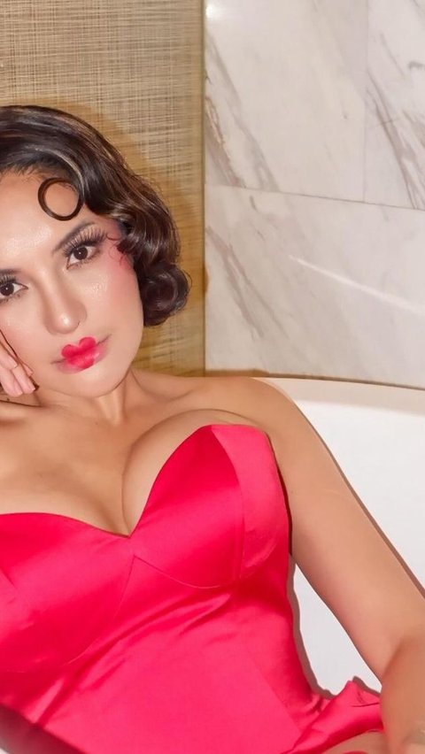 Setelah pulang Umroh, Nikita Mirzani Tampil Dengan 7 Gaya kostum Betty Boop Untuk Halloween