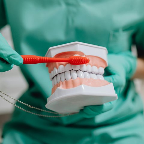 Cara Alami Mengatasi Bau Mulut agar Lebih Percaya Diri