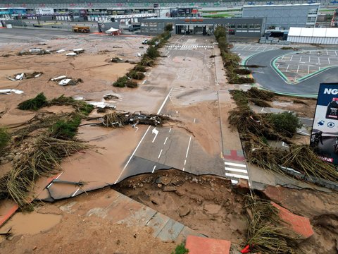 FOTO: Kondisi Terkini Kompleks Sirkuit MotoGP Valencia Rusak Parah Akibat Terjangan Banjir, Aspal Sampai Terlepas