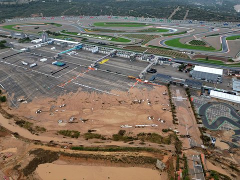 FOTO: Kondisi Terkini Kompleks Sirkuit MotoGP Valencia Rusak Parah Akibat Terjangan Banjir, Aspal Sampai Terlepas