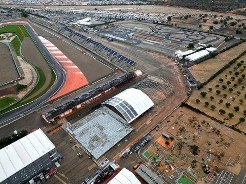 FOTO: Kondisi Terkini Kompleks Sirkuit MotoGP Valencia Rusak Parah Akibat Terjangan Banjir, Aspal Sampai Terlepas