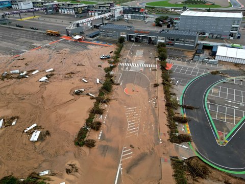 FOTO: Kondisi Terkini Kompleks Sirkuit MotoGP Valencia Rusak Parah Akibat Terjangan Banjir, Aspal Sampai Terlepas