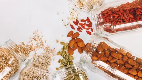 Ilustrasi camilan tinggi protein dan nutrisi (Photo by Maddi Bazzocco on Unsplash)