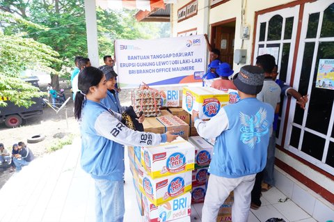 FOTO: Bantuan Tanggap Bencana, BRI Bantu Korban Terdampak Erupsi Gunung Lewotobi Laki Laki