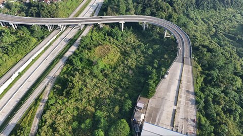 FOTO: Melihat Keindahan Tol Bocimi Berpadu Cantiknya Gunung Salak