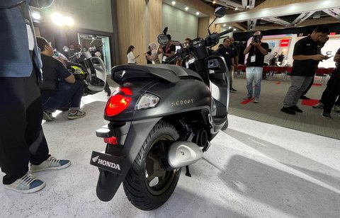 Belakang All New Honda Scoopy sekarang hadir dengan lampu yang terpisah.