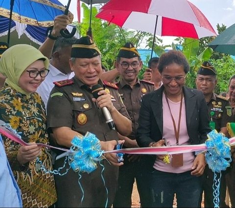 Kepala Kejati Papua Barat Resmikan Gedung Baru SD Sowi Indah Hasil Renovasi