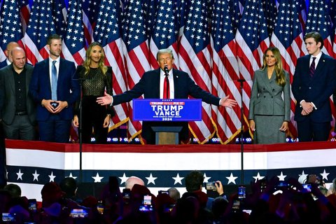 FOTO: Wajah Semringah Donald Trump Deklarasi Menang Pilpres AS, Sampaikan Pidato Emosional