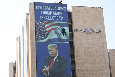 FOTO: Donald Trump Menang Pemilu AS, Billboard Raksasa 'Make Israel Great' Terpampang di Yerusalem