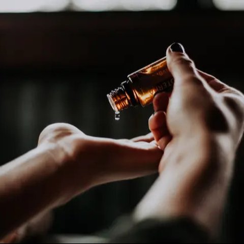 Ilustrasi rambut rontok ketika menyusui. (c) chormail@hotmail/Depositphotos.com