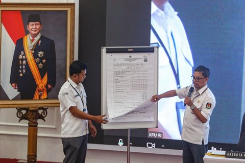 FOTO: KPU Sosialisasikan Aplikasi Sirekap Mobile untuk Pencatatan Hasil Pemungutan Suara di Pilkada 2024