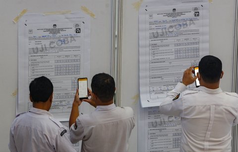 FOTO: KPU Sosialisasikan Aplikasi Sirekap Mobile untuk Pencatatan Hasil Pemungutan Suara di Pilkada 2024