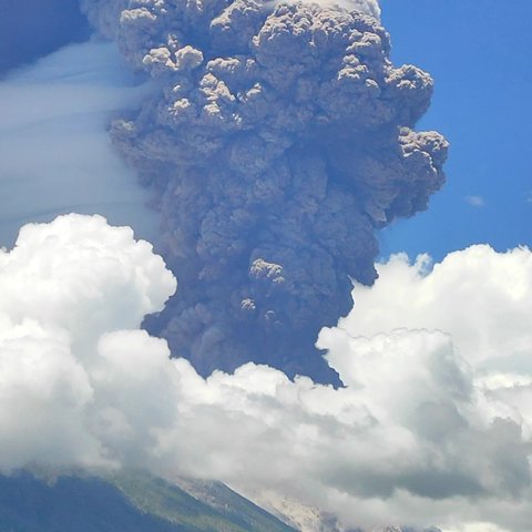 Potret Letusan Dahsyat Gunung Lewotobi Laki-laki, Kolom Abu Capai 8000 Meter dari Puncak