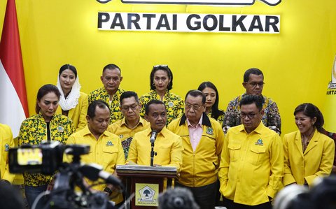 FOTO: Momen Bahlil Lahadalia Tegaskan Jokowi dan Gibran Tak Masuk Kepengurusan Partai Golkar