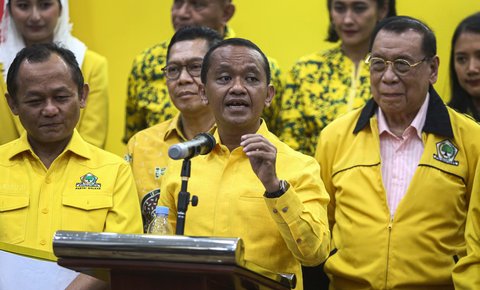 FOTO: Momen Bahlil Lahadalia Tegaskan Jokowi dan Gibran Tak Masuk Kepengurusan Partai Golkar