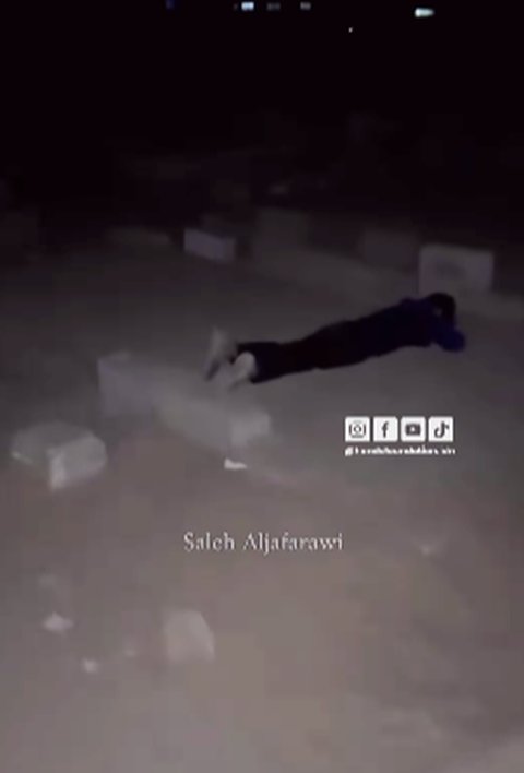 Tak Takut Dibunuh Israel Anak Kecil di Gaza ini Tiap Malam Tidur di Atas Kuburan
