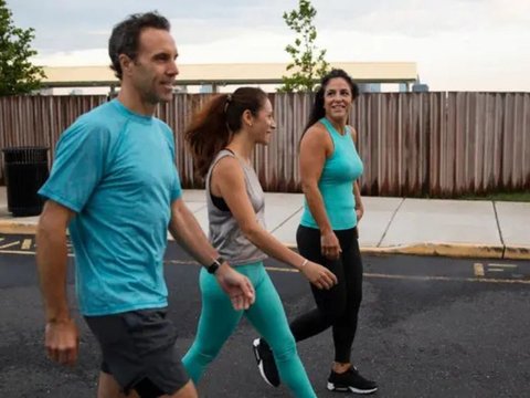 <p>Ilustrasi&nbsp;Manfaat Jalan Kaki bagi Kesehatan / by freepik</p>