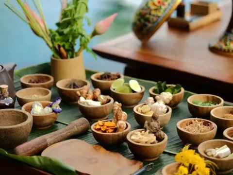 Jamu Jahe Kunyit dengan Jinten Hitam (Alila Ubud)