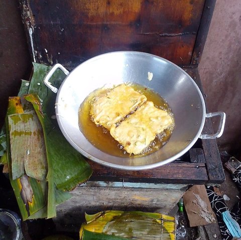Menggoreng Tempe Mendoan