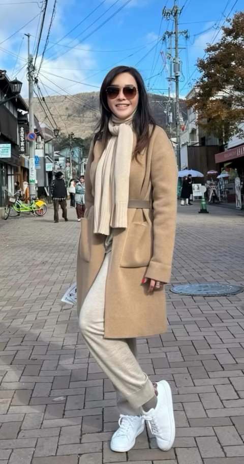 Momen Tak Terduga, Maia Estianty dan Irwan Mussry Diusir Saat Foto Depan Tokyo Tower