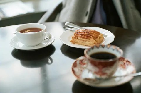 Ilustrasi es kopi susu. Sumber foto: unsplash.com/Demi DeHerrera.