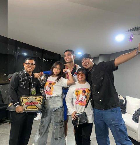 Momen Fuji Full Senyum Dukung Fadly di Byon Combat 4, Apa yang Membuatnya Begitu Spesial?