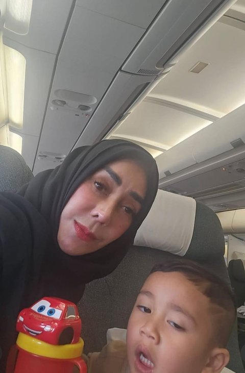 Lily Tak Digendong, Mama Amy Peluk Rafathar dan Cipung, Netizen Beri Sorotan Tajam