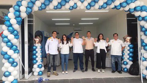 Ilustrasi pemasangan kaca film mobil. (ist)