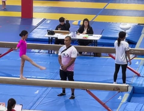 7 Potret Anak Atiqah Hasiholan dan Rio Dewanto Menang Gymnastic, Dapat 4 Emas - Langsung Tertidur Setelah Berkompetisi