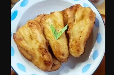 Pisang Goreng Kipas.  foto: Instagram @birgittawang_