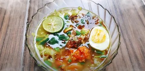 ilustrasi Soto Ayam Bumbu Kuning/copyright by Amallia Eka (Shutterstock)