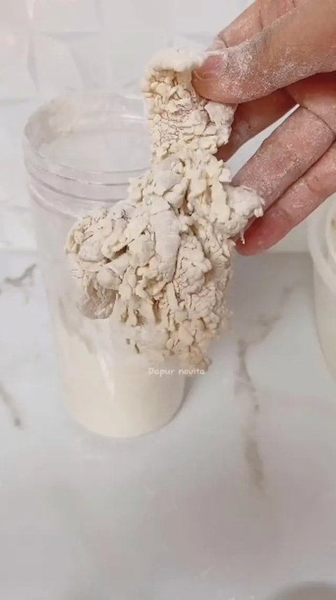 Ilustrasi ayam goreng krispi (@ella.laylaa)