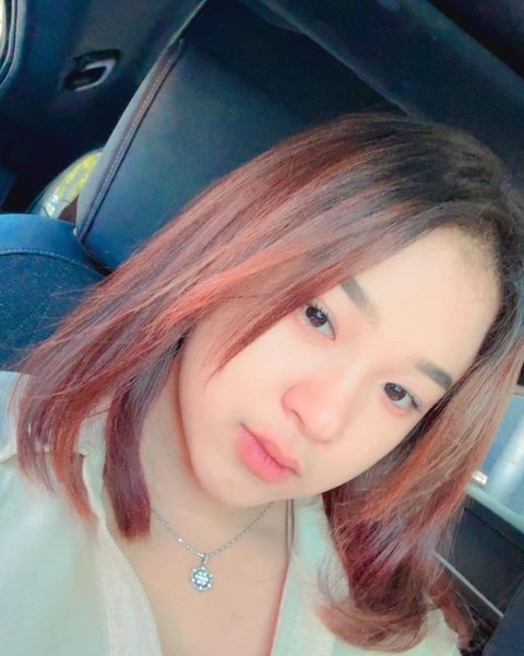 Potret Niken Salindry, Mantan Sinden Cilik yang Doyan Selfie Pose Close Up