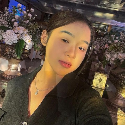 Potret Niken Salindry, Mantan Sinden Cilik yang Doyan Selfie Pose Close Up