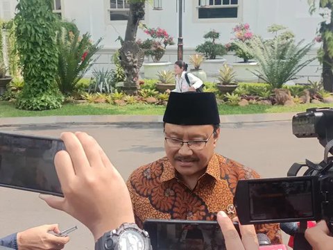 Denny Sumargo di Polda Metro Jaya, Senin (18/11/2004), dalam rangka memenuhi panggilan Polda Metro Jaya sekaligus melaporkan balik Farhat atas dugaan ancaman. (Dok. via M. Altaf Jauhar)