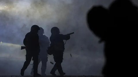 Perdana Menteri Georgia, Irakli Kobakhidze mengkritik keras aksi demonstrasi yang sedang berlangsung dan menyebutnya sebagai aksi kekerasan. Ia juga memperingatkan bahwa setiap pelanggaran akan ditindak dengan hukum yang sangat ketat. (Giorgi ARJEVANIDZE/AFP)