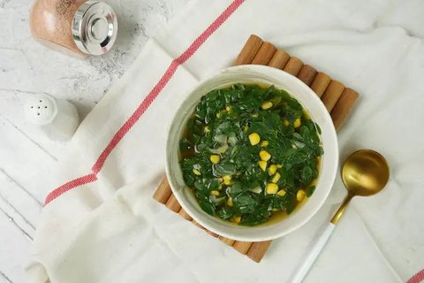 Daun Kelor (Sumber: paulsober.wordpress.com)