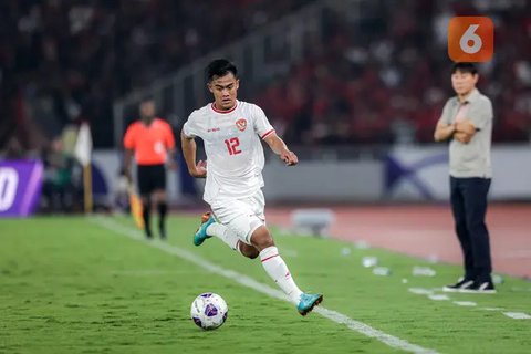 Shin Tae-yong saat memimpin latihan Timnas Indonesia jelang Piala AFF 2024 di Bali hari Jumat (29/11/2024). (Alit Binawan/Bola.com)