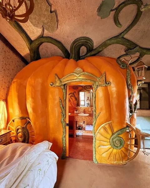 Potret kamar hotel terindah yang super nyaman. (sumber: Instagram/aprettycoolhoteltour via Bored Panda)