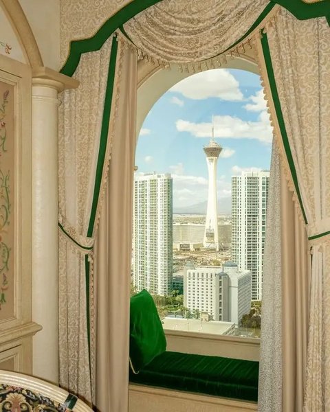 Potret kamar hotel terindah yang super nyaman. (sumber: Instagram/aprettycoolhoteltour via Bored Panda)