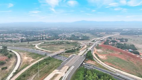 Proyek Tol Padang-Sicincin sepanjang 36 km dan Tol Sigli-Banda Aceh Seksi I Padang Tidji-Seulimum sepanjang 25 km yang dibangun oleh PT Hutama Karya (Persero). (Dok HK)