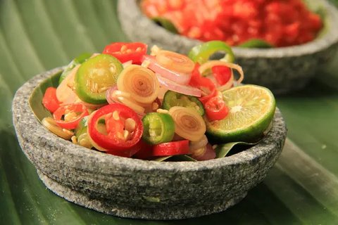 Sambal Matah. (dok. Instagram @meydunk/Asnida Riani)