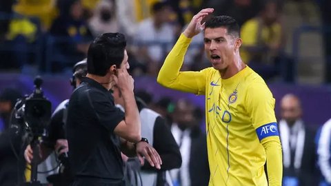 Dua golnya pada laga Al Nassr vs Damac membuat megabintang asal Portugal ini telah meraih 915 gol sepanjang kariernya dan tinggal sedikit lagi untuk mencapai angka 1.000 gol. (AFP/Fayez Nurel