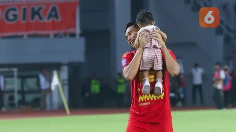 Pertandingan tersebut berakhir dengan kemenangan Persija Jakarta dengan skor 2-0. Gol Macan Kemayoran dicetak oleh Gustavo Almeida dan Marko Simic. (Bola.com/M Iqbal Ichsan)