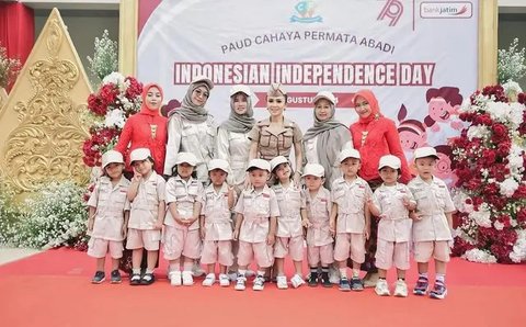 Potret Yuni Shara di Sekolah Cahaya Permata Abadi (Sumber: Instagram/yunishara36)